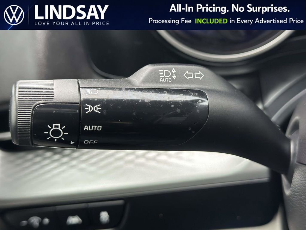 Used 2022 Kia Carnival LX FWD image 24