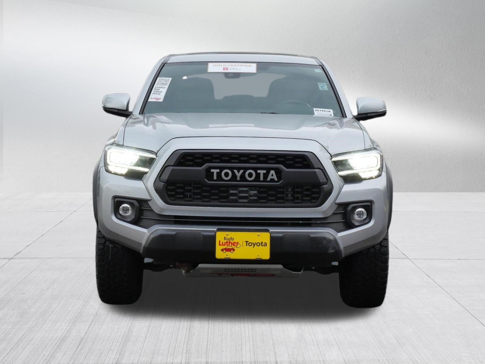 Certified 2022 Toyota Tacoma TRD Off-Road w/ TRD Premium Off Road Package AWD/4WD image 2
