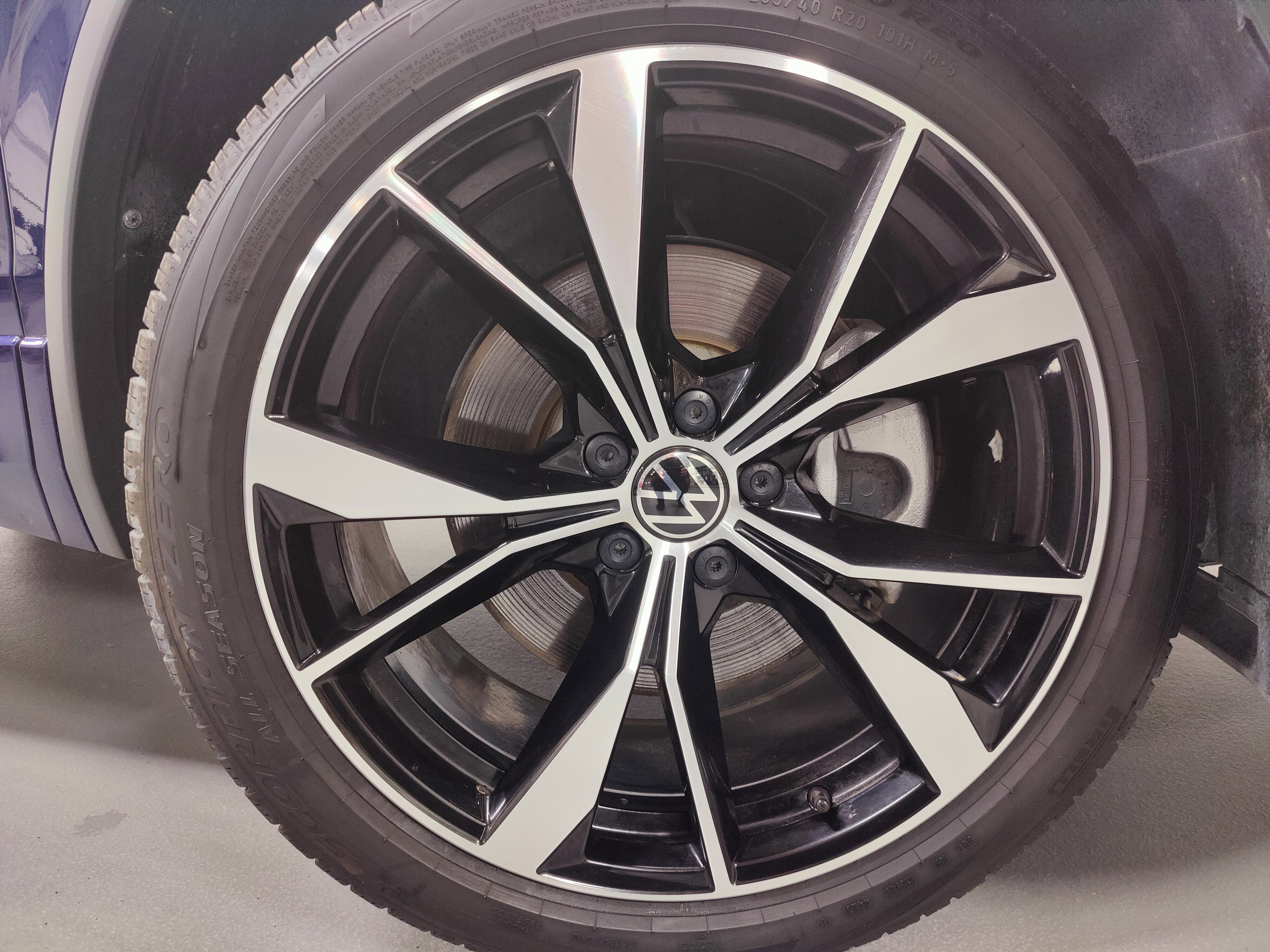 Used 2024 Volkswagen Tiguan SEL R-Line image 30