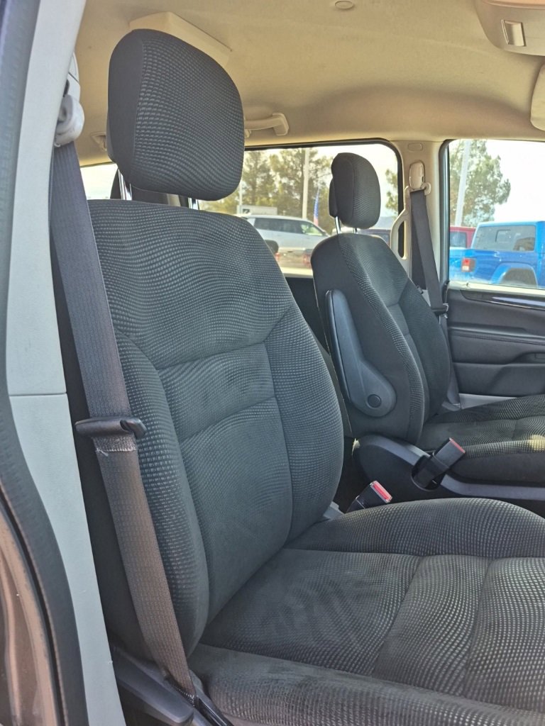 Used 2020 Dodge Grand Caravan SE w/ UConnect Hands-Free Group image 30