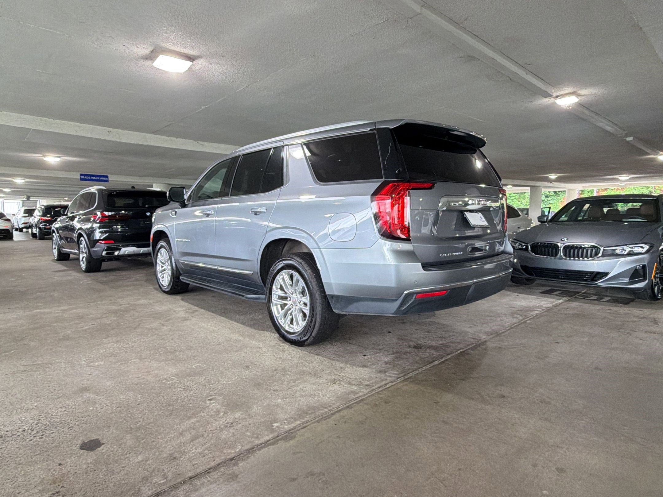 Used 2022 GMC Yukon SLT w/ SLT Premium Package RWD image 3