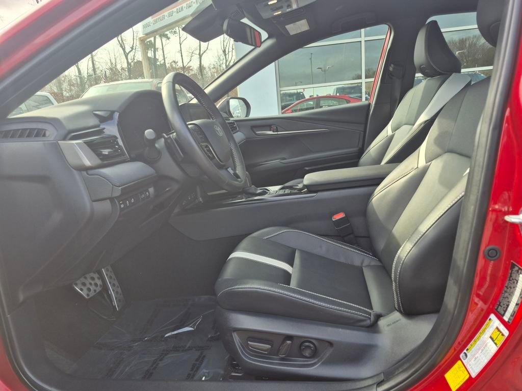 Used 2025 Toyota Camry LE image 2