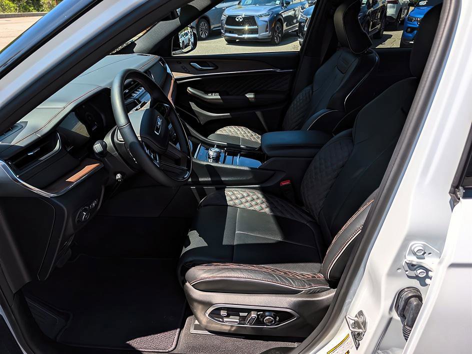 Used 2025 Jeep Grand Cherokee Summit AWD/4WD image 8