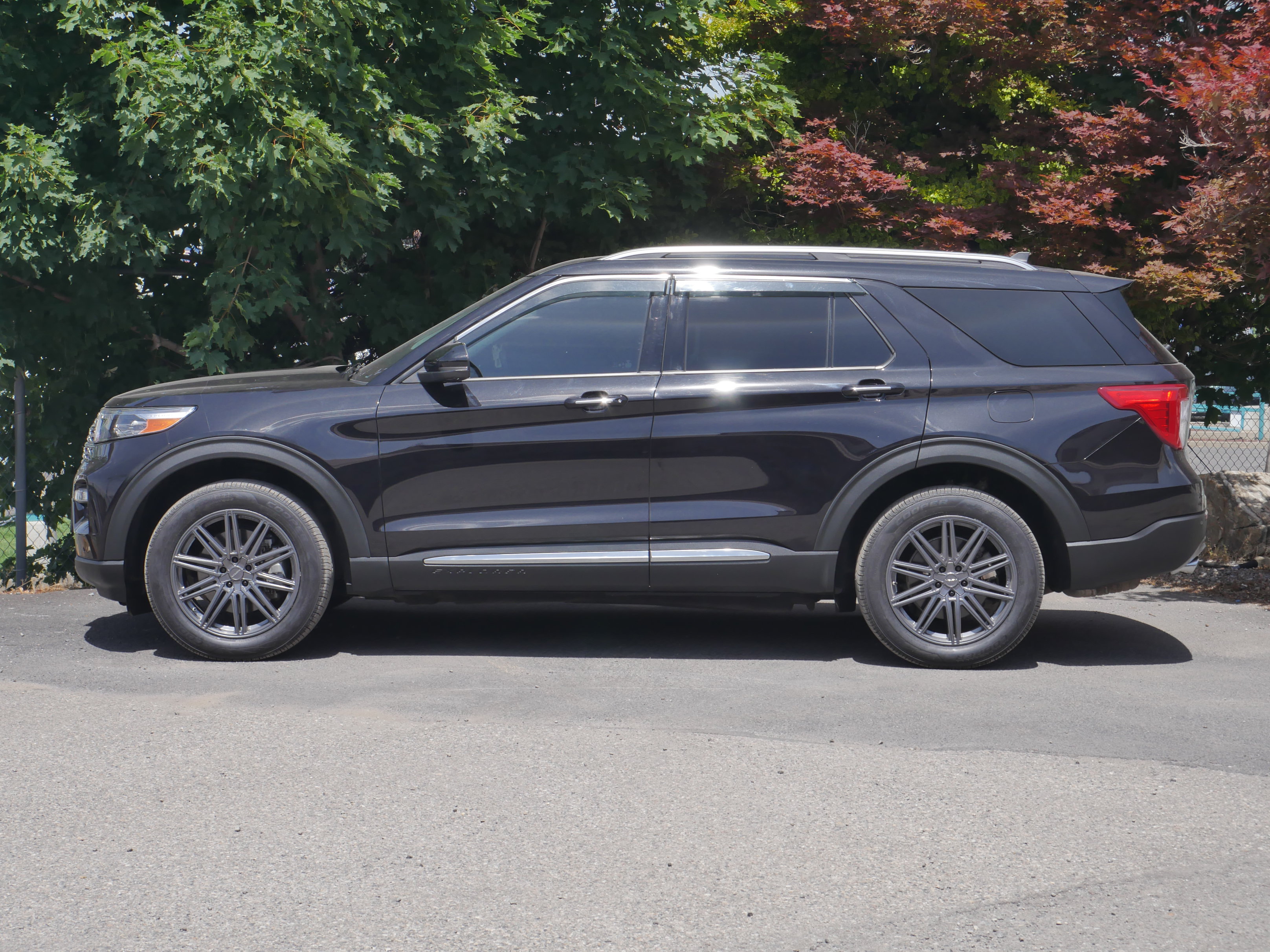 Used 2021 Ford Explorer Limited w/ Hybrid Equipment Group 310A AWD/4WD image 17