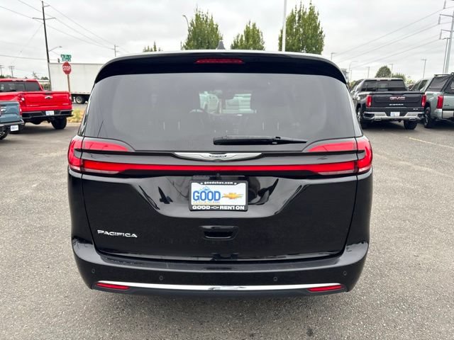 Used 2024 Chrysler Pacifica Touring-L FWD image 4