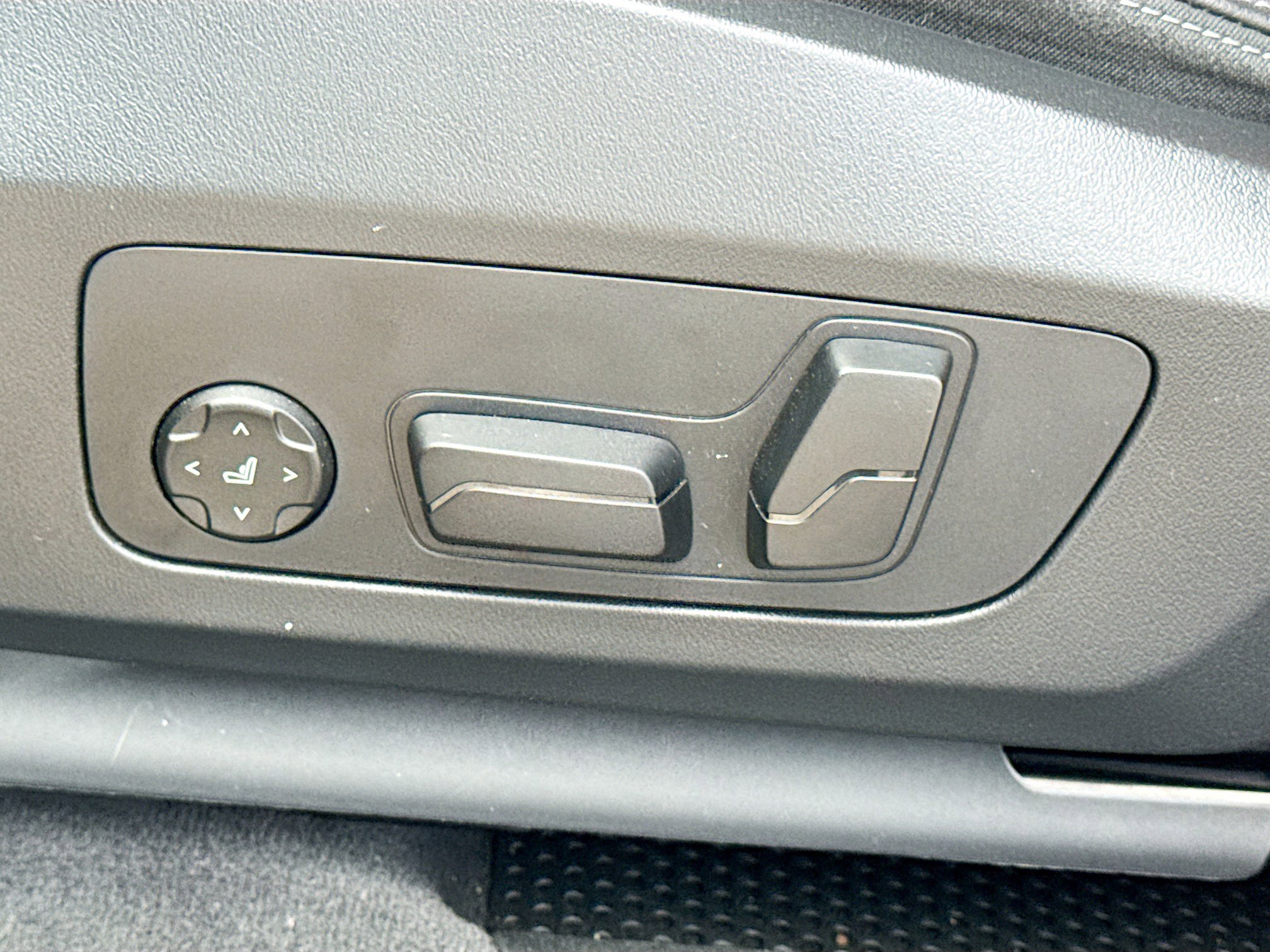 Used 2025 BMW X2 xDrive28i image 25