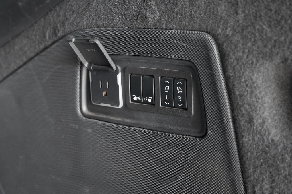Used 2023 Cadillac Escalade ESV Luxury RWD image 41