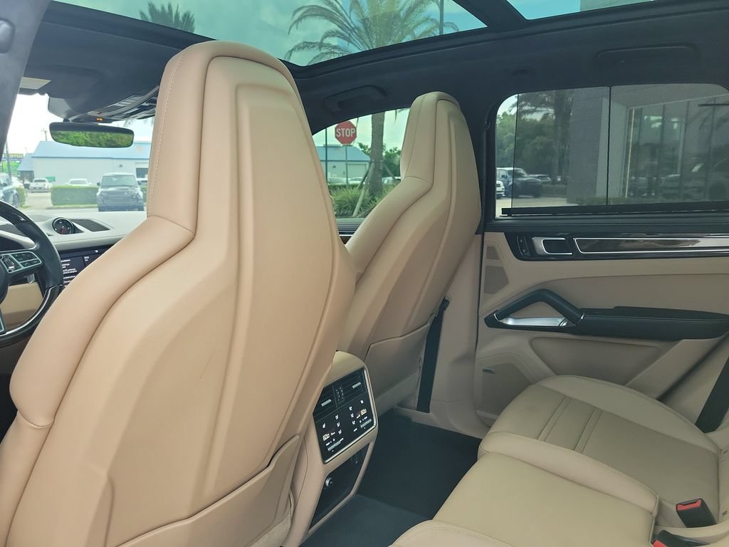 Used 2019 Porsche Cayenne Turbo AWD/4WD image 17