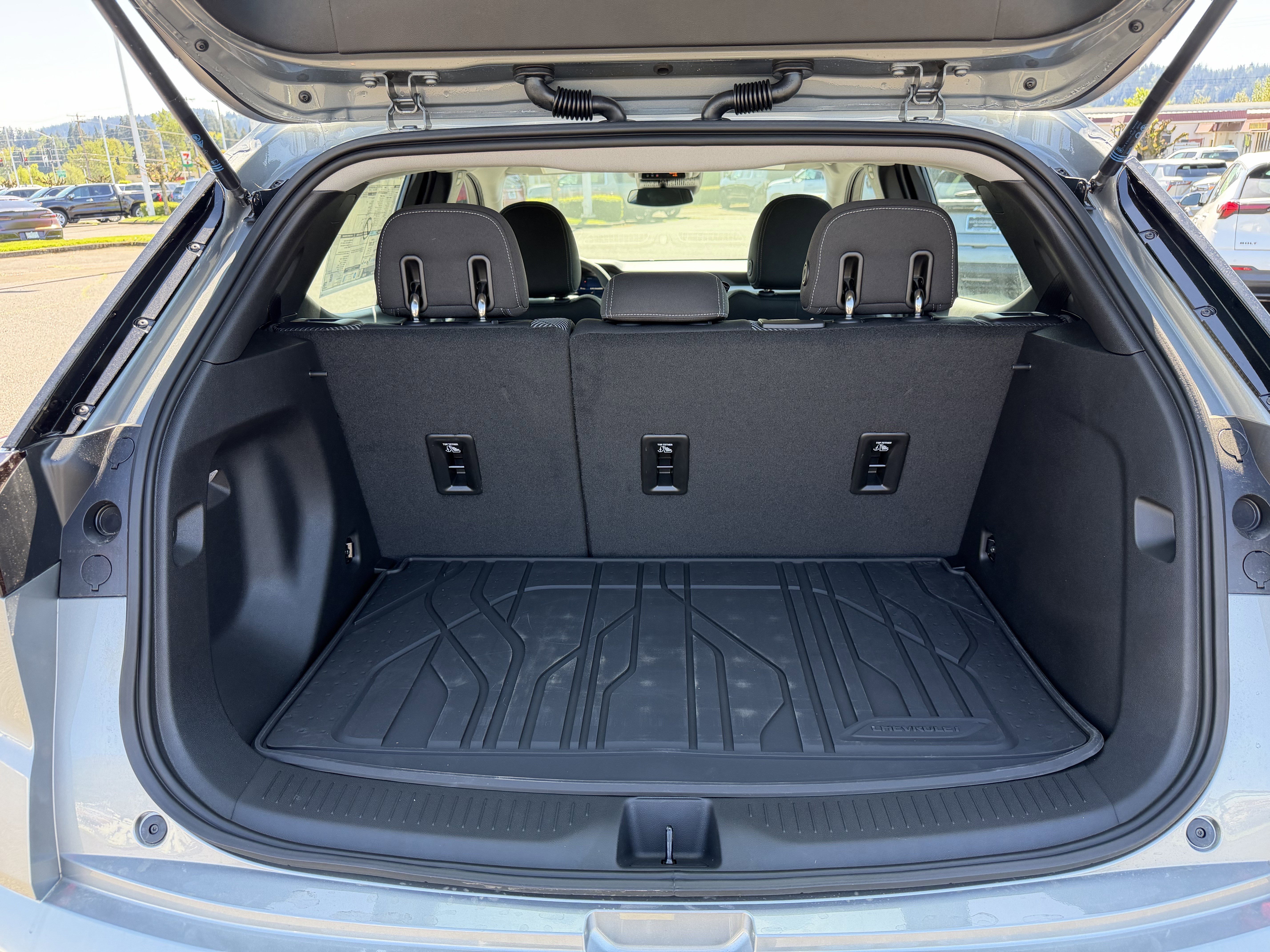 New 2027 Chevrolet Bolt LT w/ Comfort Package FWD image 5