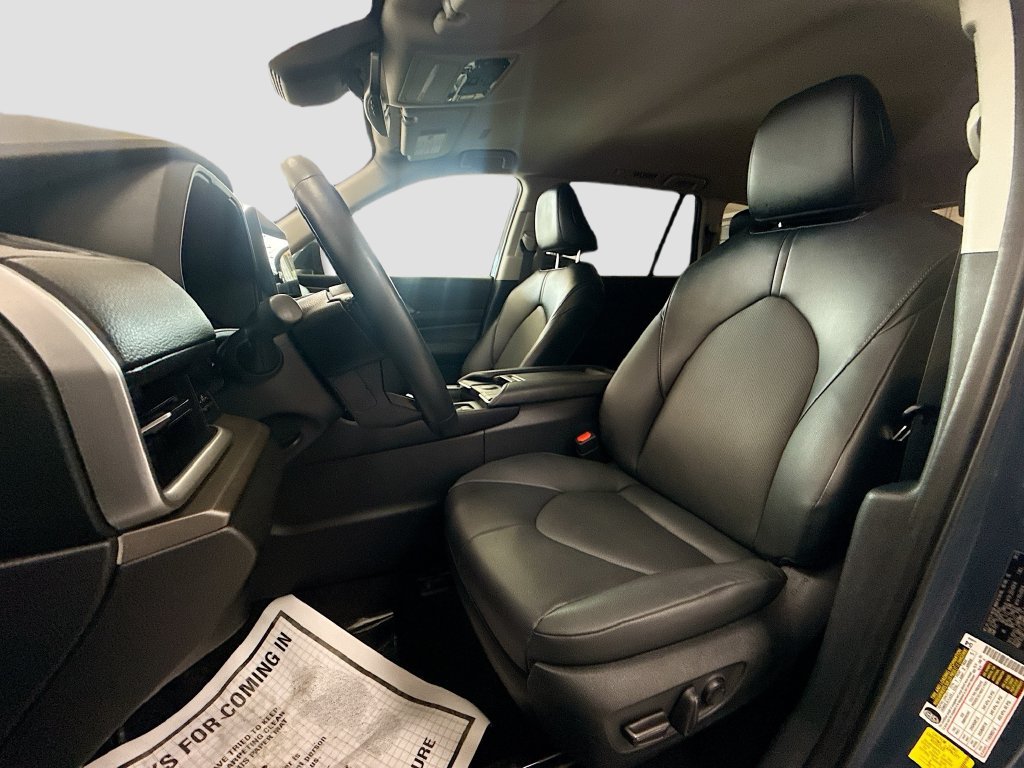 Used 2024 Toyota Grand Highlander AWD image 20