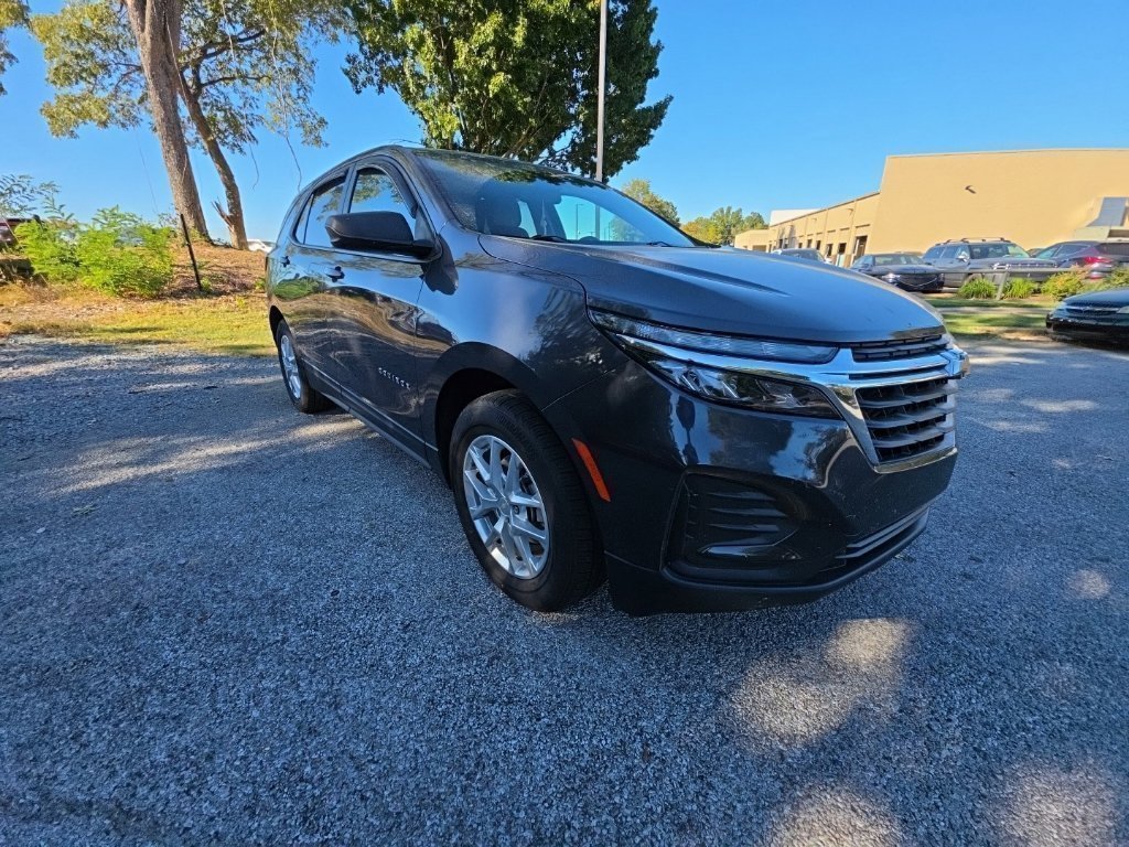 Used 2022 Chevrolet Equinox LS w/ LS Convenience Package FWD image 3