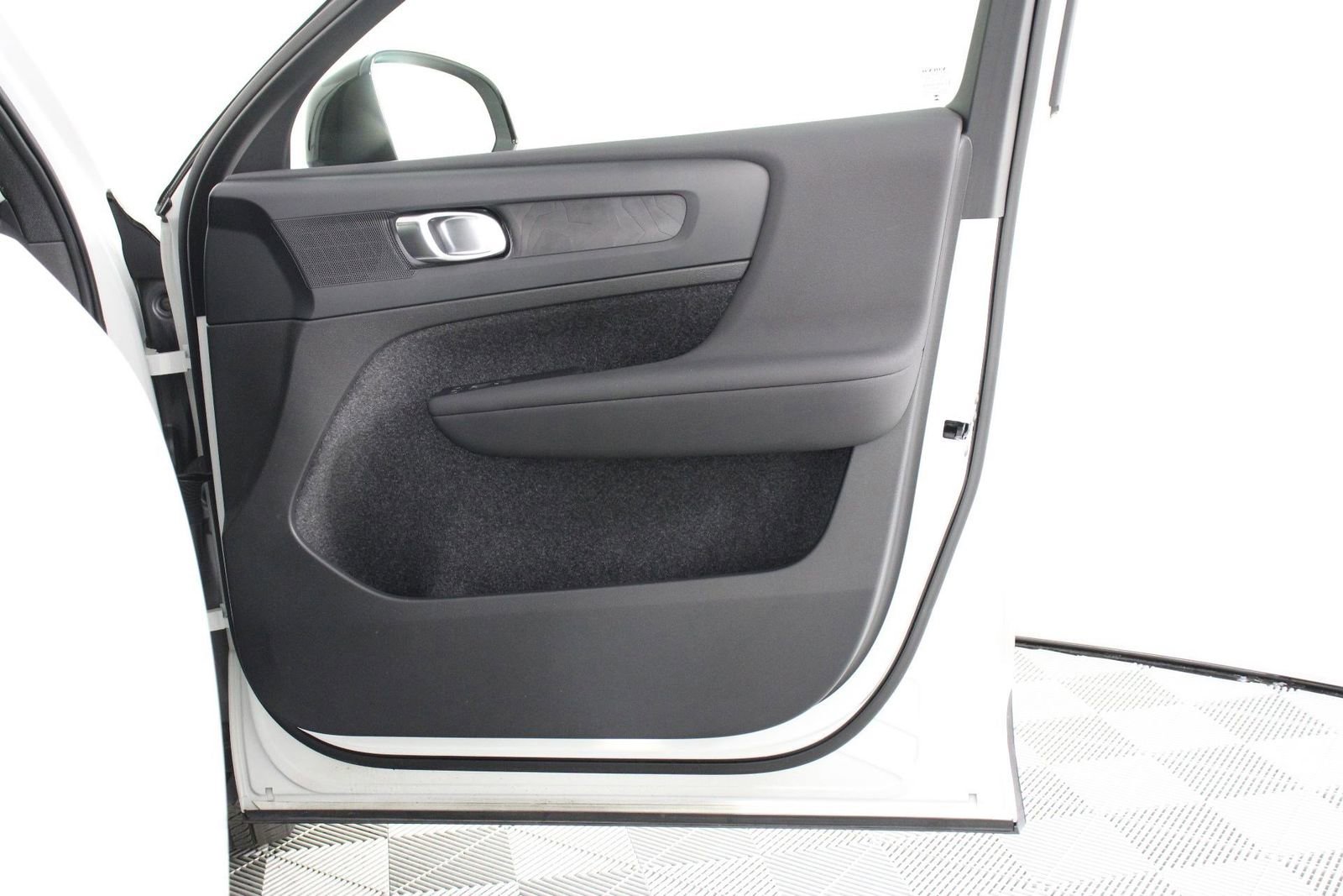 Used 2023 Volvo C40 P8 Recharge Plus AWD/4WD image 21