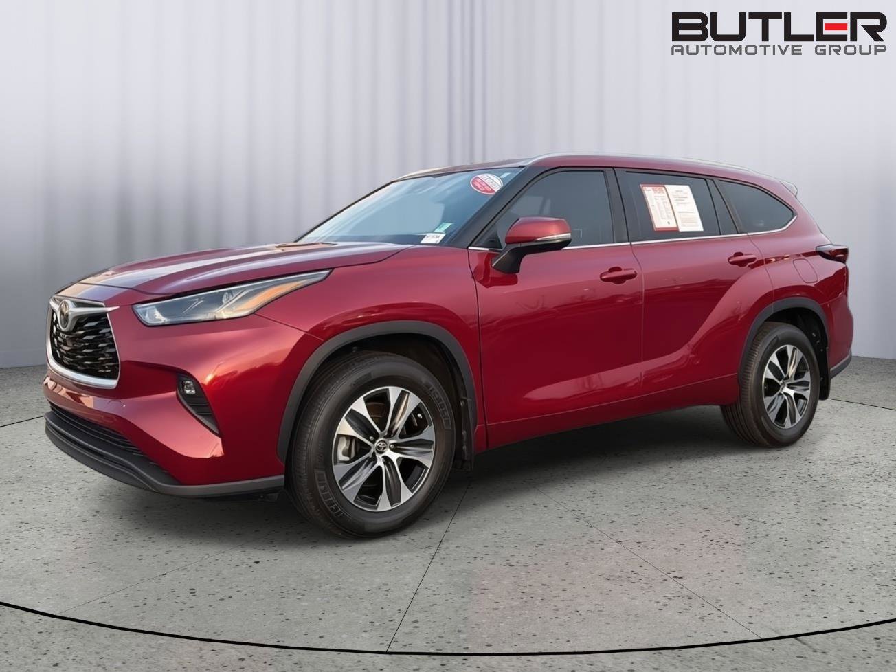 Certified 2024 Toyota Highlander XLE AWD/4WD image 2