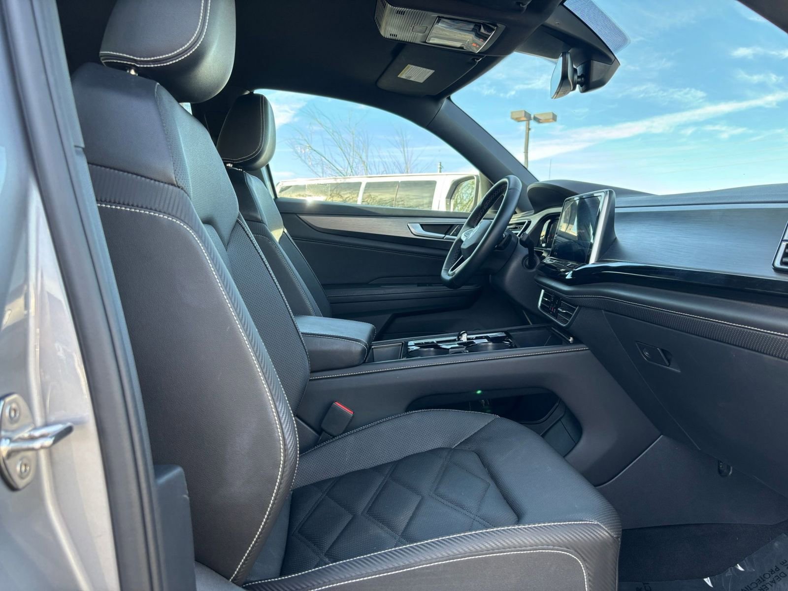 Used 2025 Volkswagen Atlas Cross Sport SE AWD/4WD image 29