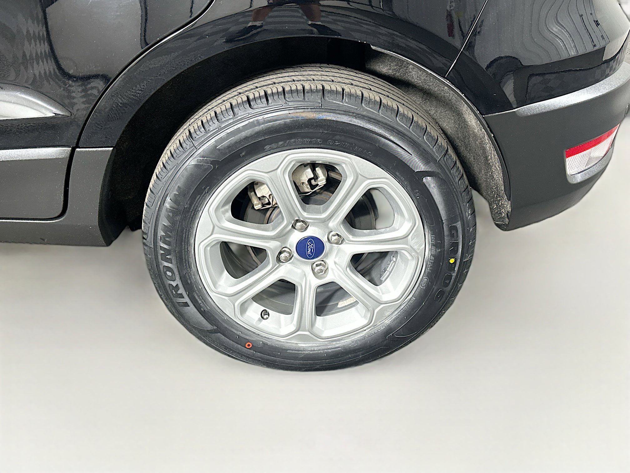 Used 2019 Ford EcoSport SE w/ SE Convenience Package image 11