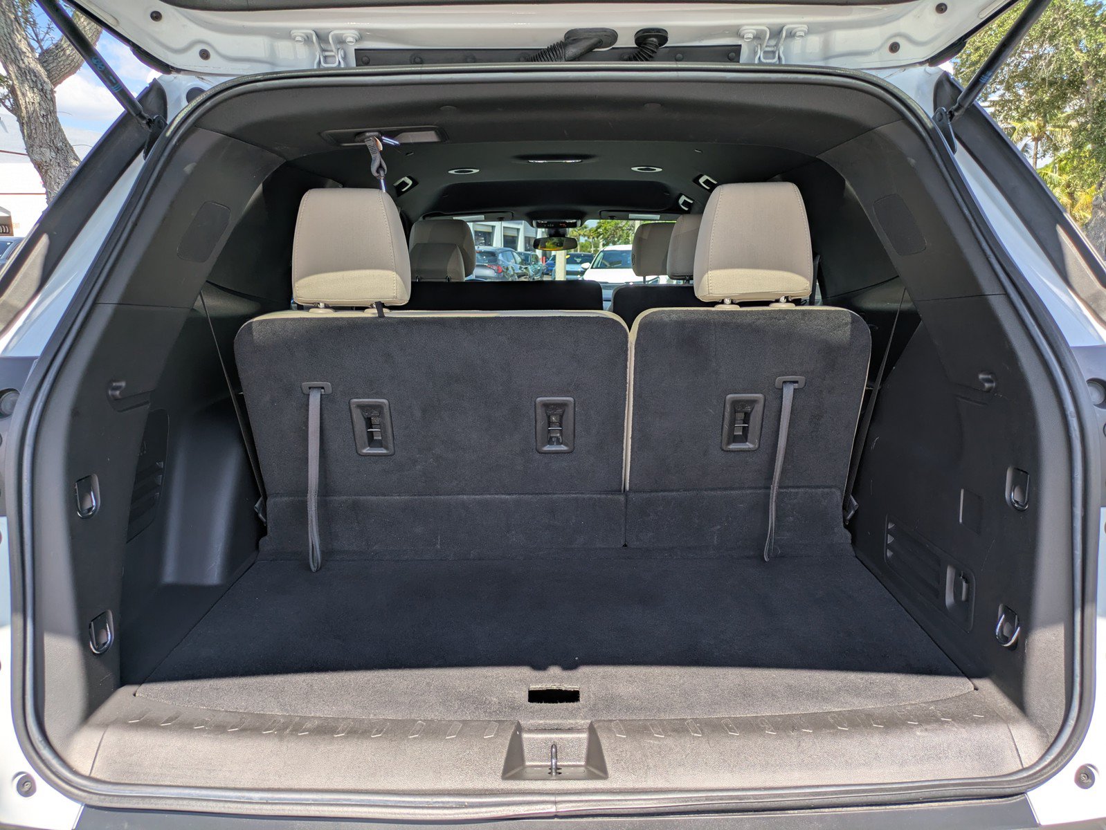 Used 2023 Chevrolet Traverse LS FWD image 10
