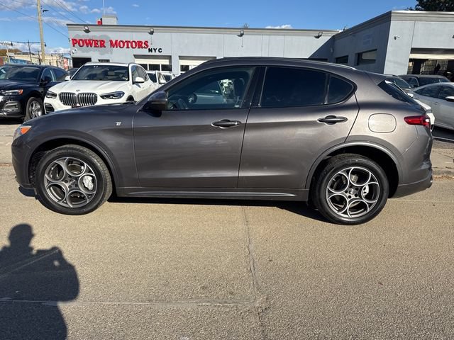 Used 2023 Alfa Romeo Stelvio Ti AWD/4WD image 2