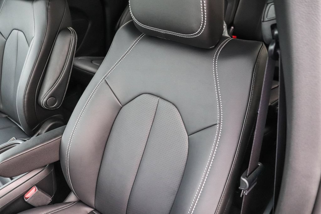 New 2027 Chrysler Pacifica Select FWD image 28