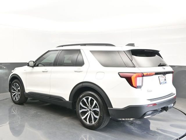 Used 2025 Ford Explorer ST-Line RWD image 3