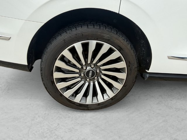 Used 2021 Lincoln Navigator Reserve w/ Luxury Package AWD/4WD image 23