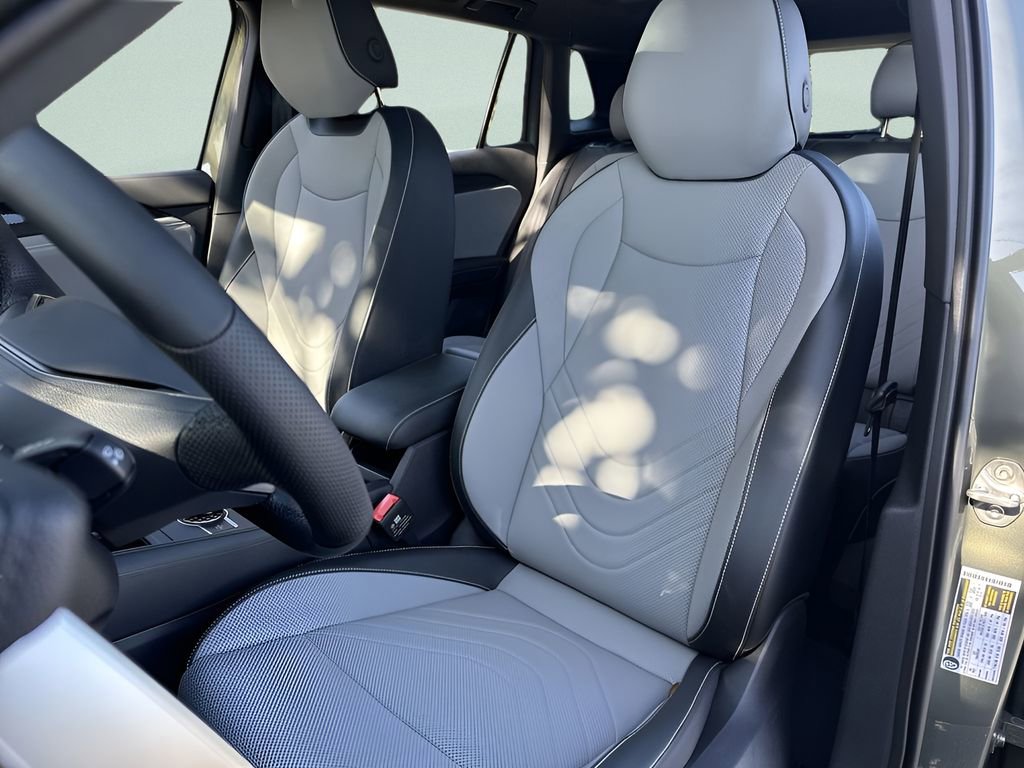 New 2026 Volkswagen Tiguan SE R-Line image 11