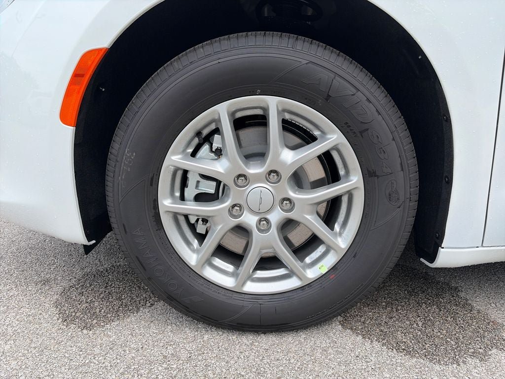 New 2027 Chrysler Pacifica LX FWD image 10