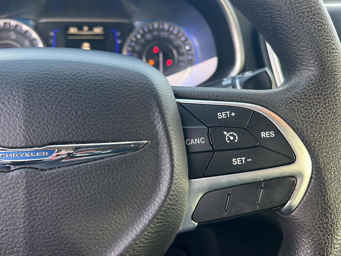 Used 2016 Chrysler 200 Limited image 22