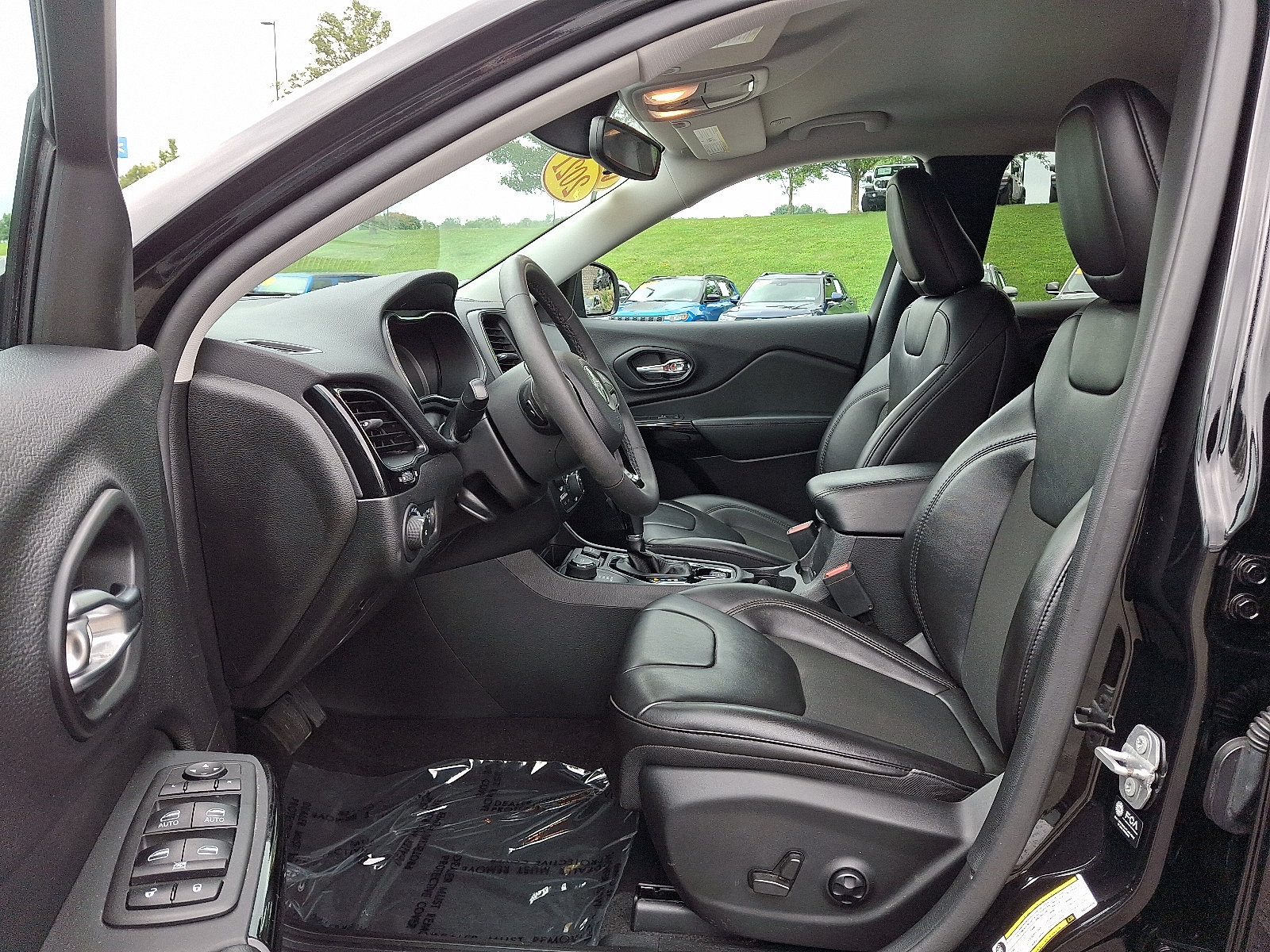 Certified 2021 Jeep Cherokee Latitude Plus AWD/4WD image 13