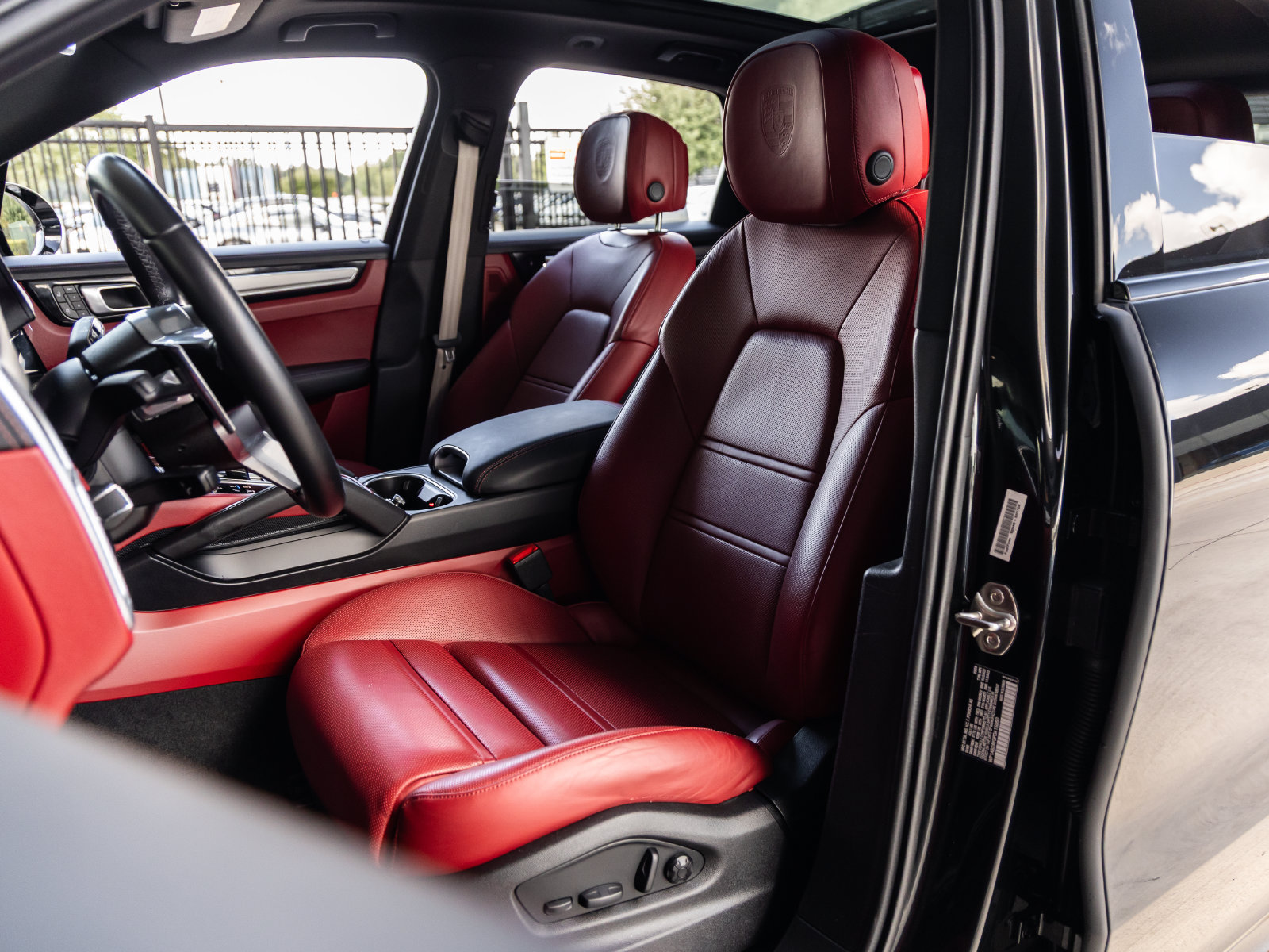 Certified 2023 Porsche Cayenne S Platinum AWD/4WD image 5