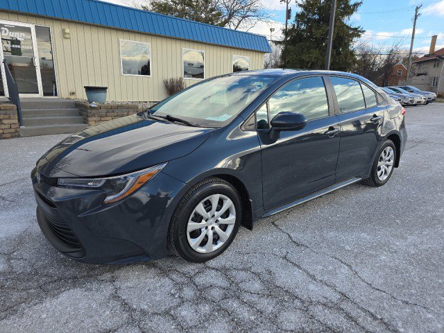 Used 2023 Toyota Corolla LE FWD image 2