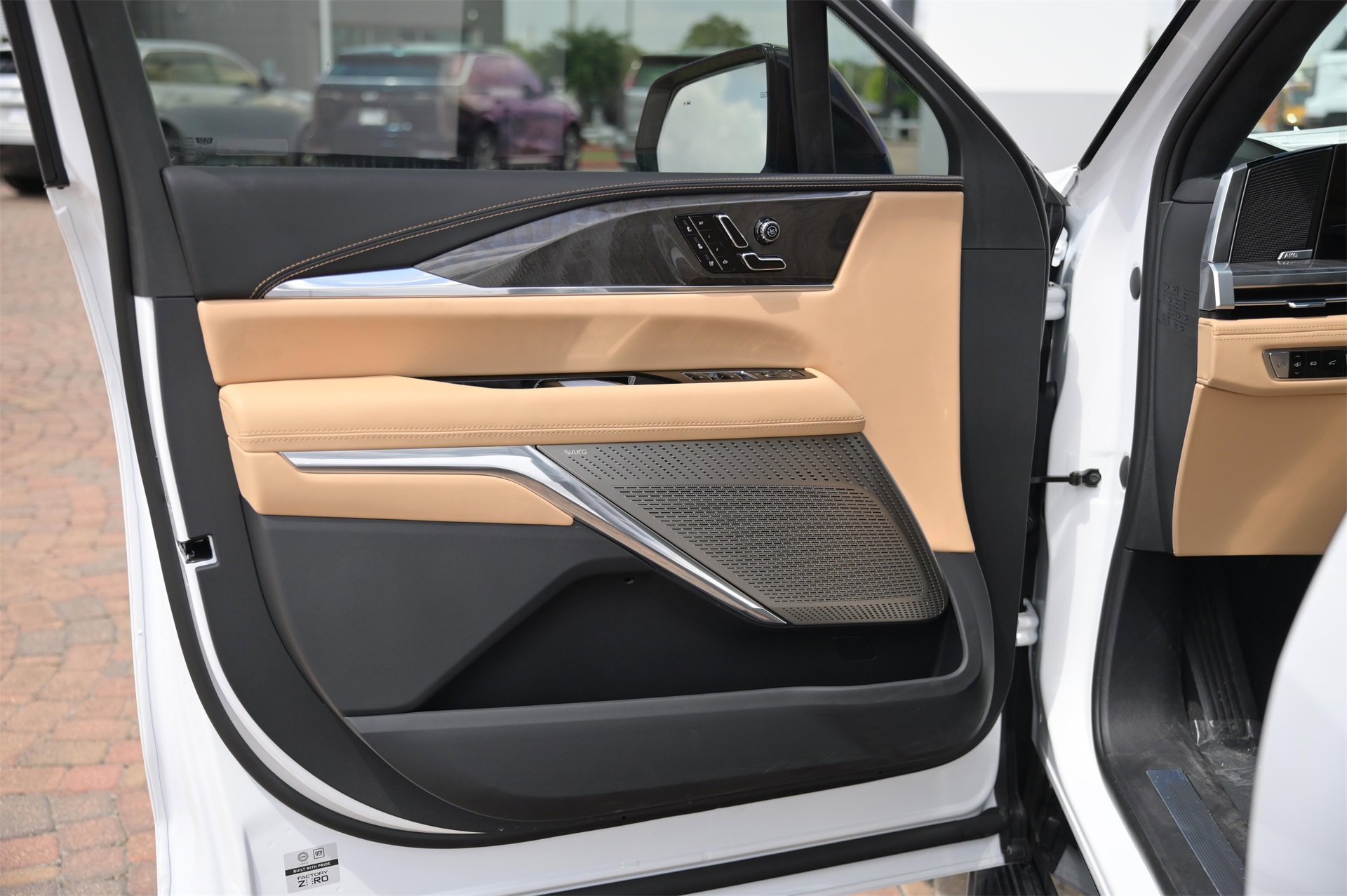 New 2025 Cadillac Escalade IQ Luxury 2 image 17