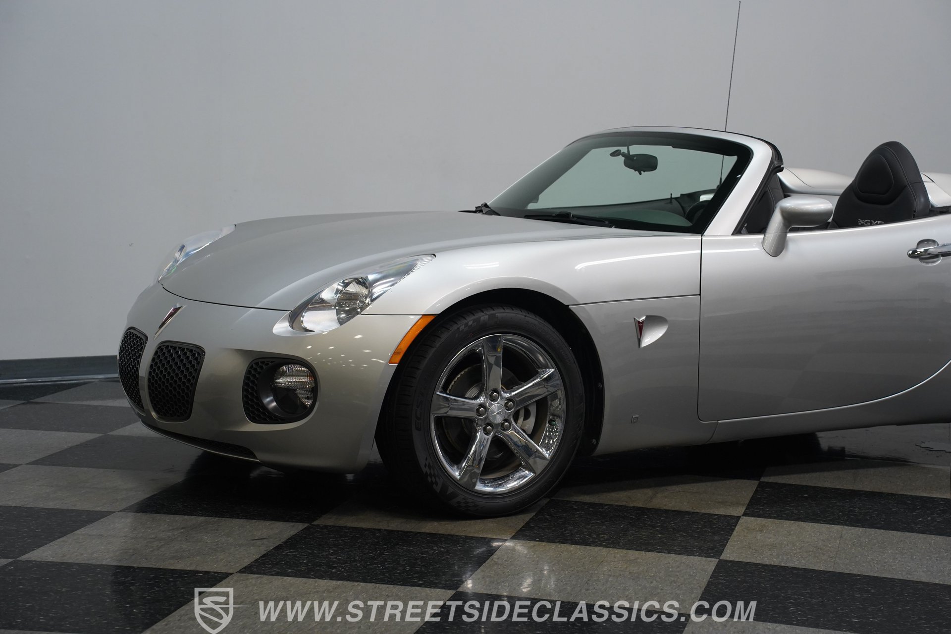 Used 2007 Pontiac Solstice GXP w/ Premium Package RWD image 19