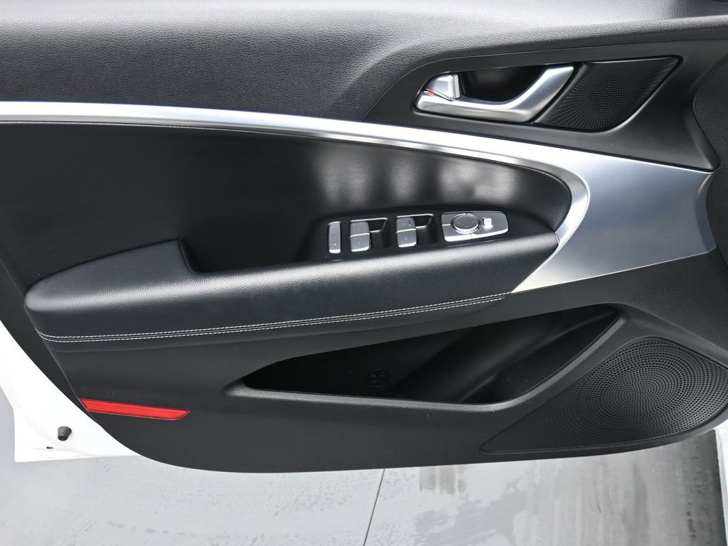 Used 2022 Genesis G70 2.0T image 9