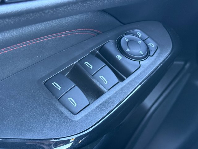 Used 2025 Chevrolet Trax RS w/ Sunroof Package FWD image 23