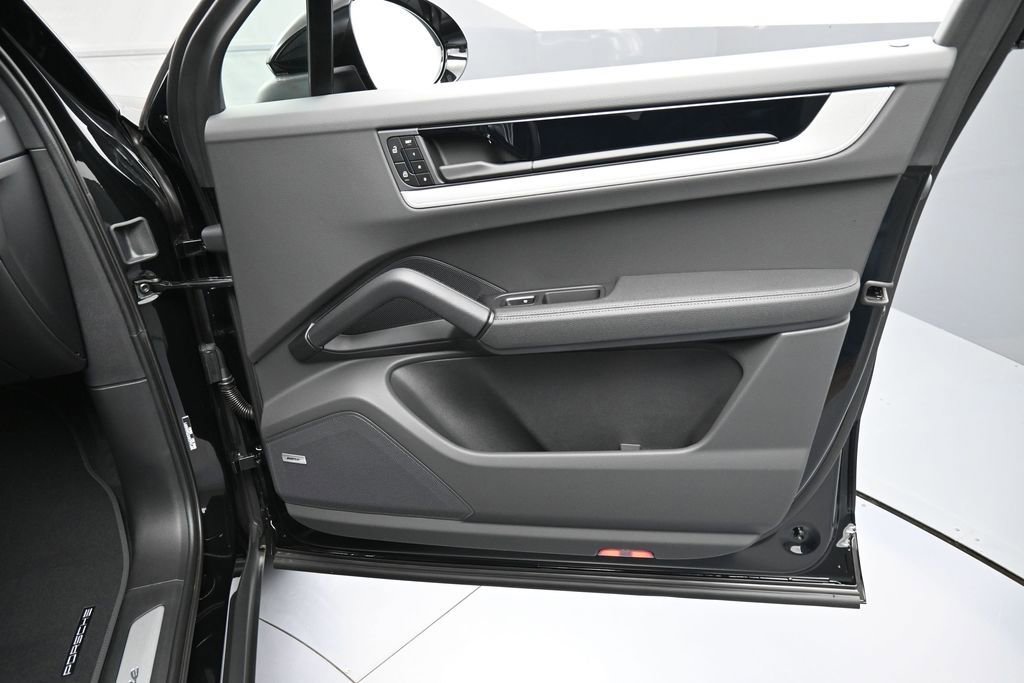 New 2026 Porsche Cayenne AWD/4WD image 28