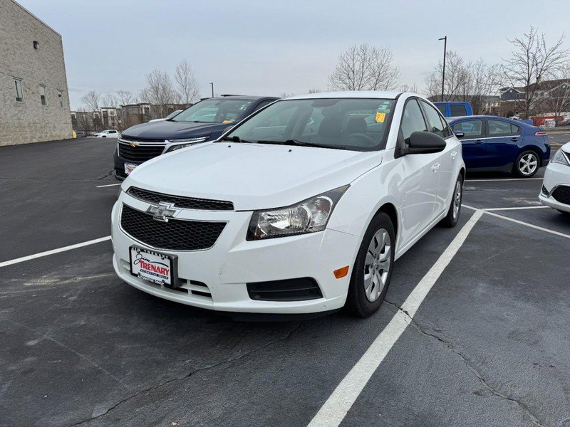 Used 2014 Chevrolet Cruze LS image 2