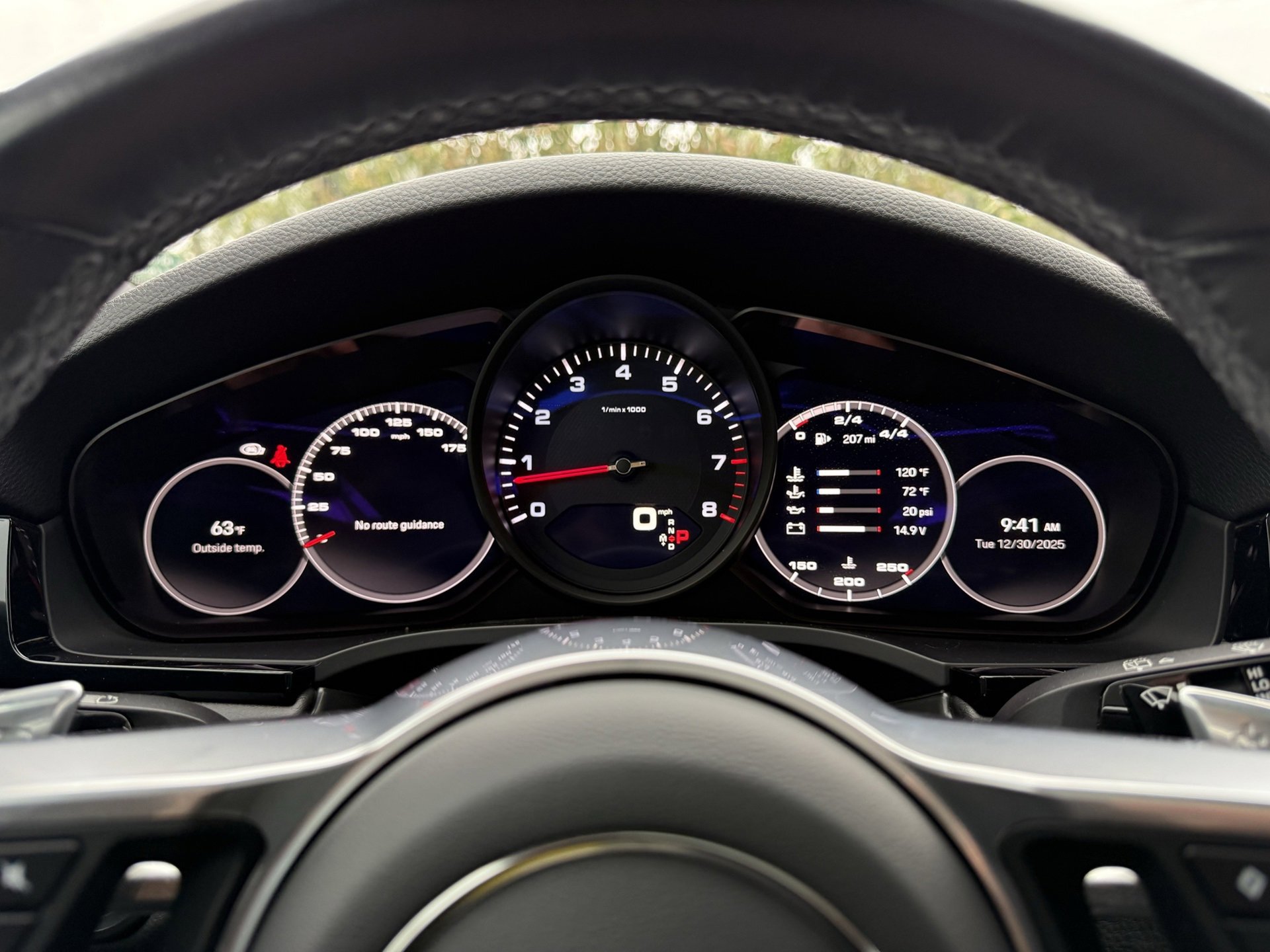 Certified 2022 Porsche Cayenne Platinum Edition image 16