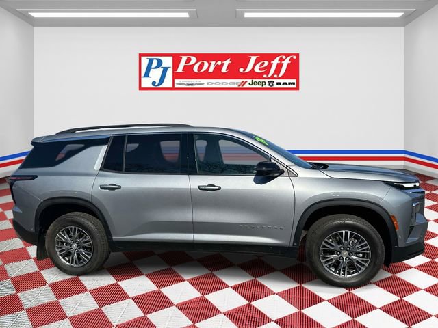 Used 2024 Chevrolet Traverse LT w/ Enhanced Driving Package AWD/4WD image 3