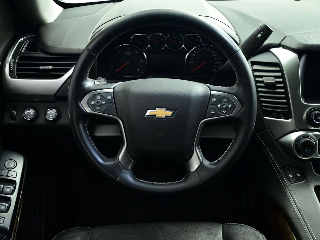 Used 2020 Chevrolet Suburban LT image 3