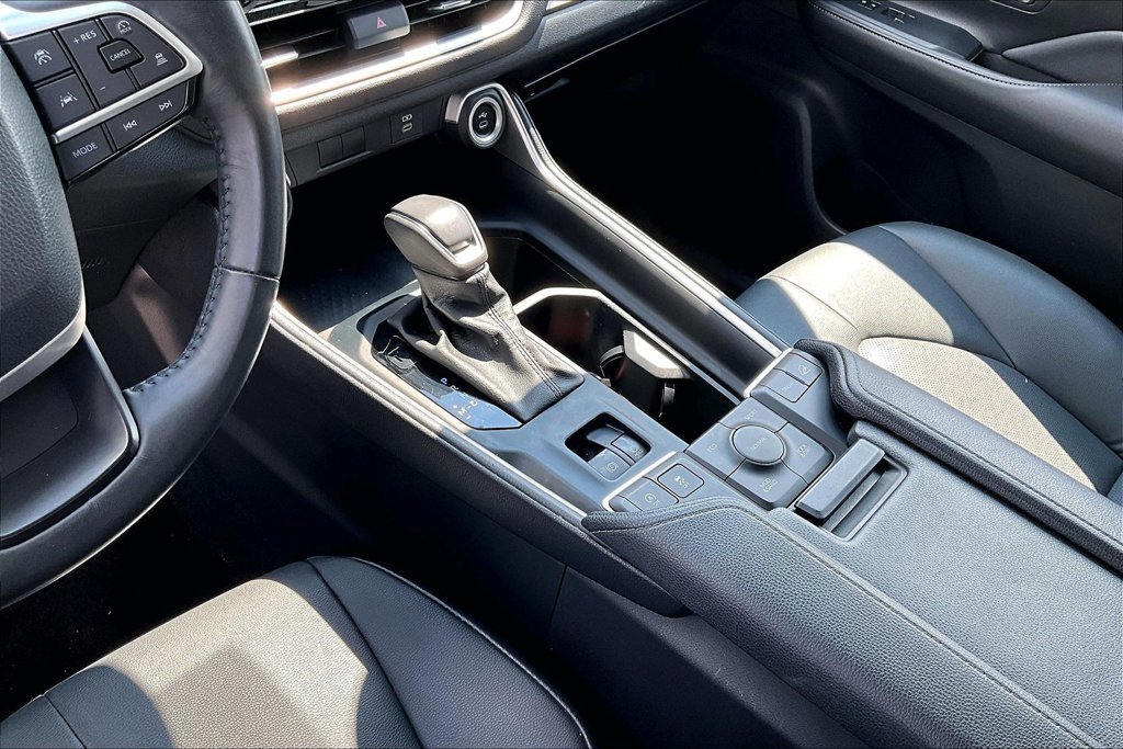 Used 2024 Toyota Grand Highlander AWD image 16