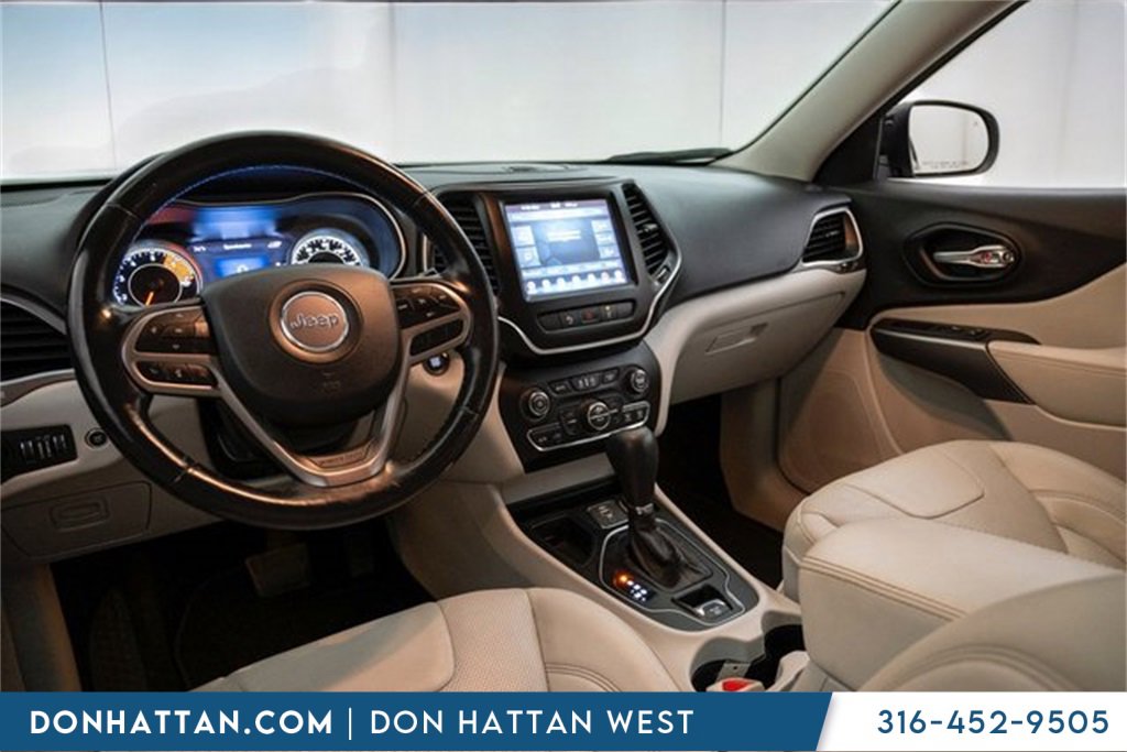 Used 2021 Jeep Cherokee Latitude Lux w/ Comfort/Convenience Group image 28