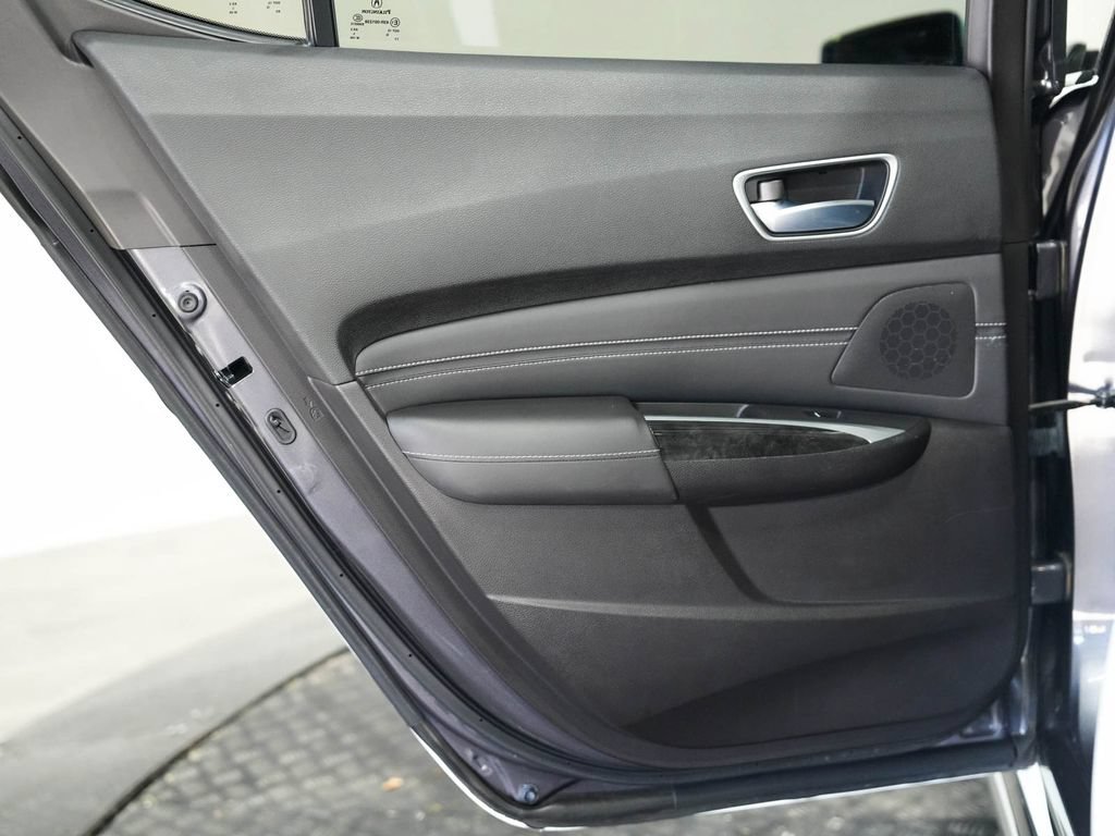 Used 2018 Acura TLX w/ Technology Package FWD image 14