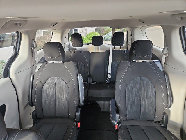 Used 2023 Chrysler Voyager LX image 21