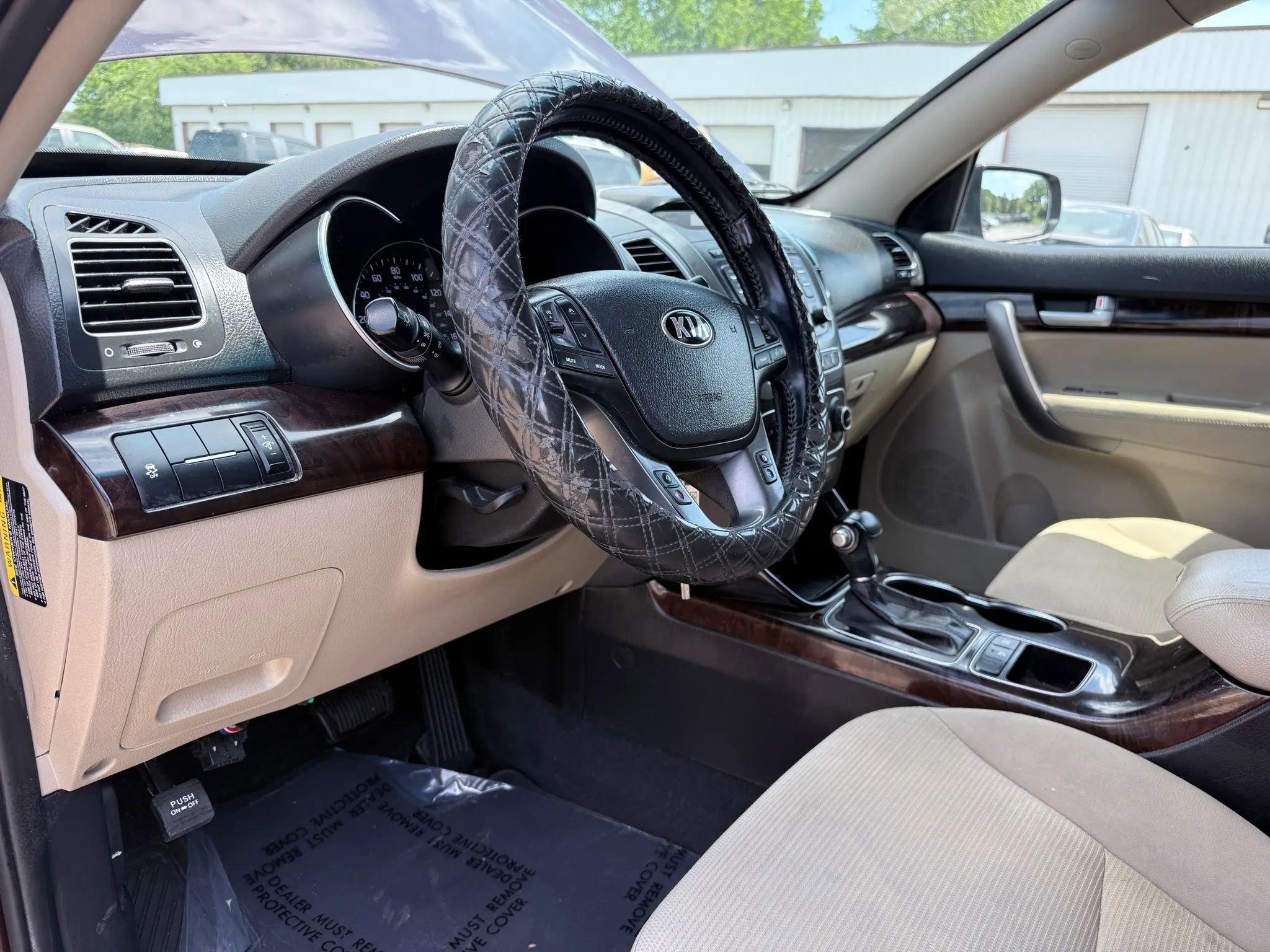 Used 2015 Kia Sorento LX image 17