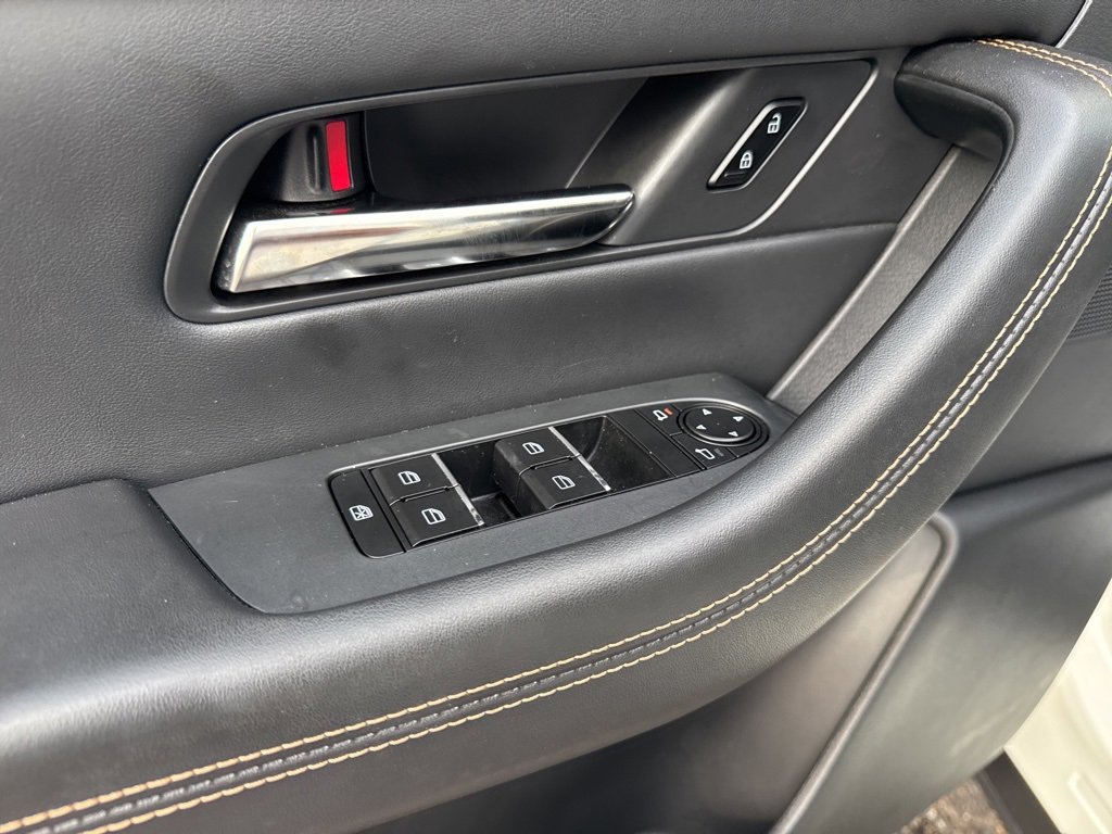 Used 2025 MAZDA CX-70 Plug-In Hybrid w/ Premium Pkg image 14