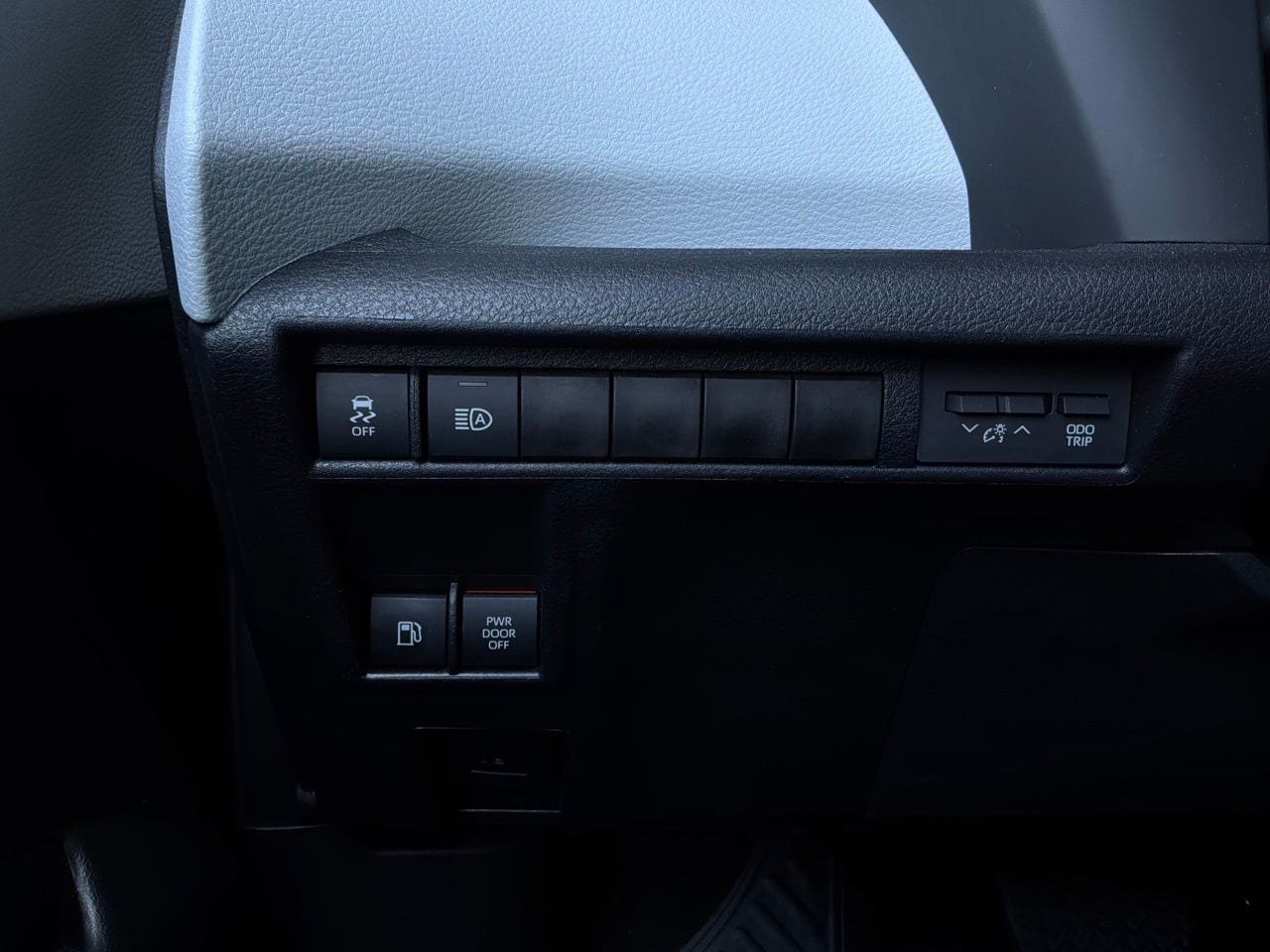 Used 2026 Toyota Sienna XLE FWD image 28
