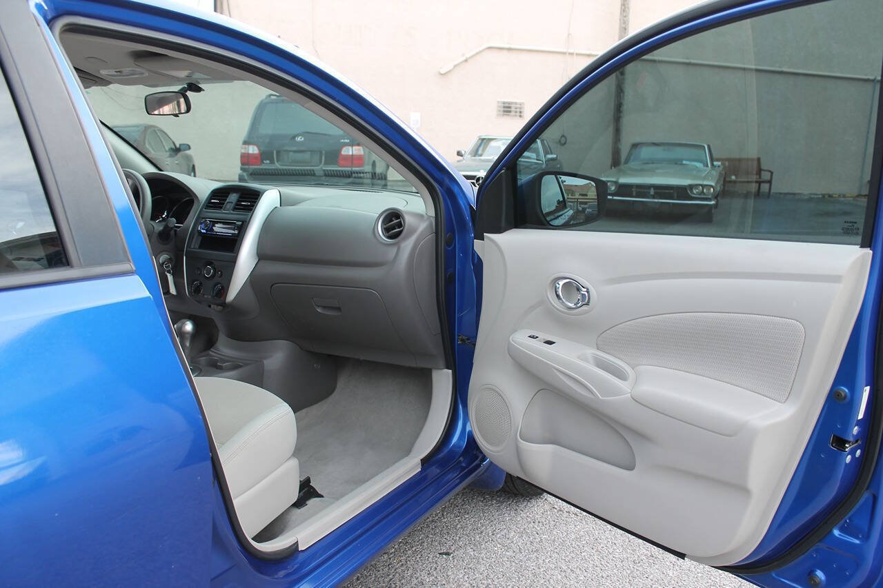 Used 2015 Nissan Versa SV FWD image 25