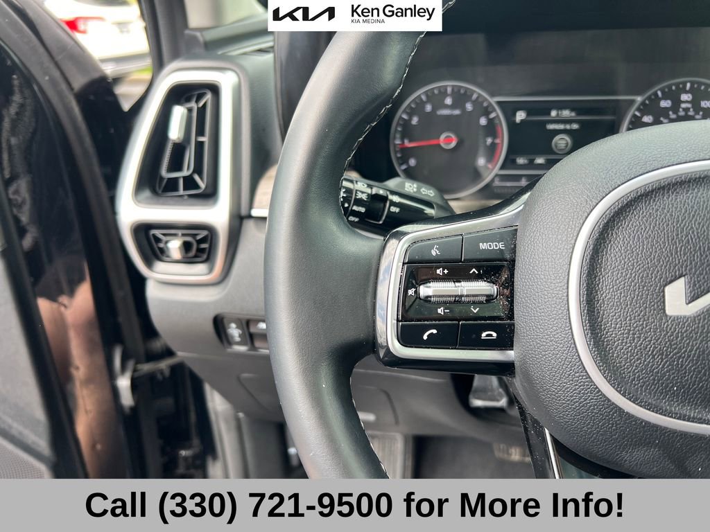 Certified 2022 Kia Sorento EX w/ Panoramic Sunroof Package FWD image 31