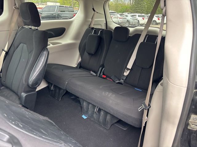 Used 2022 Chrysler Voyager LX FWD image 13