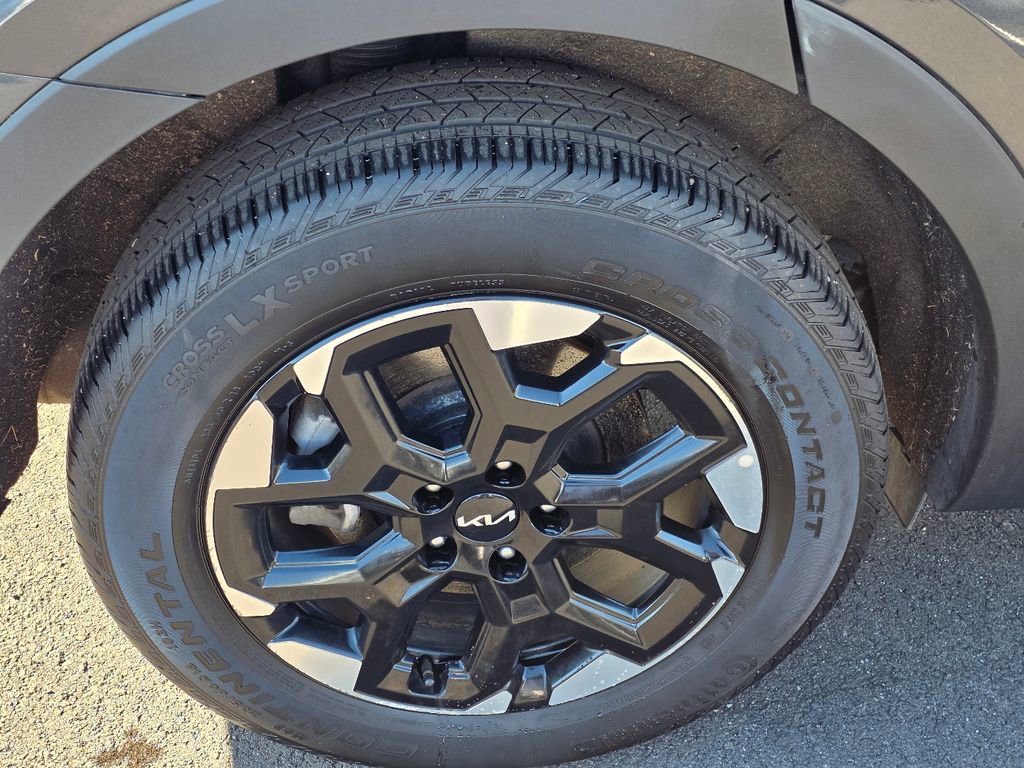 Used 2024 Kia Sorento S image 8
